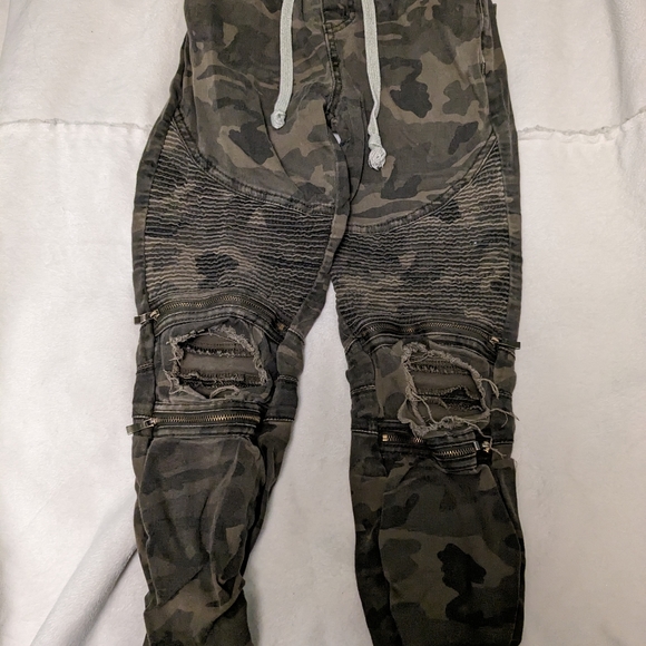 2 Pairs Moto Jogger Skinny Jeans - Grey and Camo - Picture 9 of 11